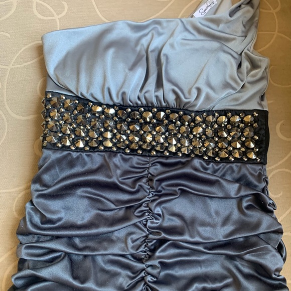 Dress - Picture 2 of 8